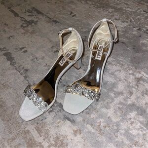 NWT Badgley Mischka Silver Women's Heels